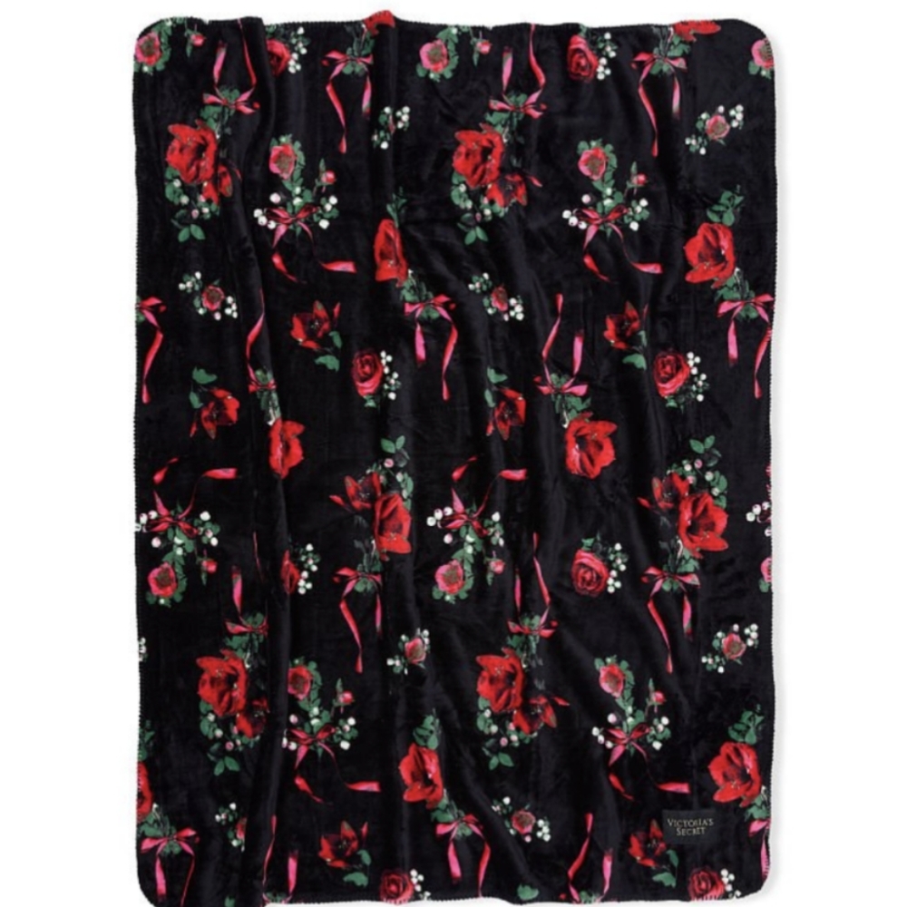 Victoria’s Secret Plush Fleece Blanket, Floral, 50” x 60”